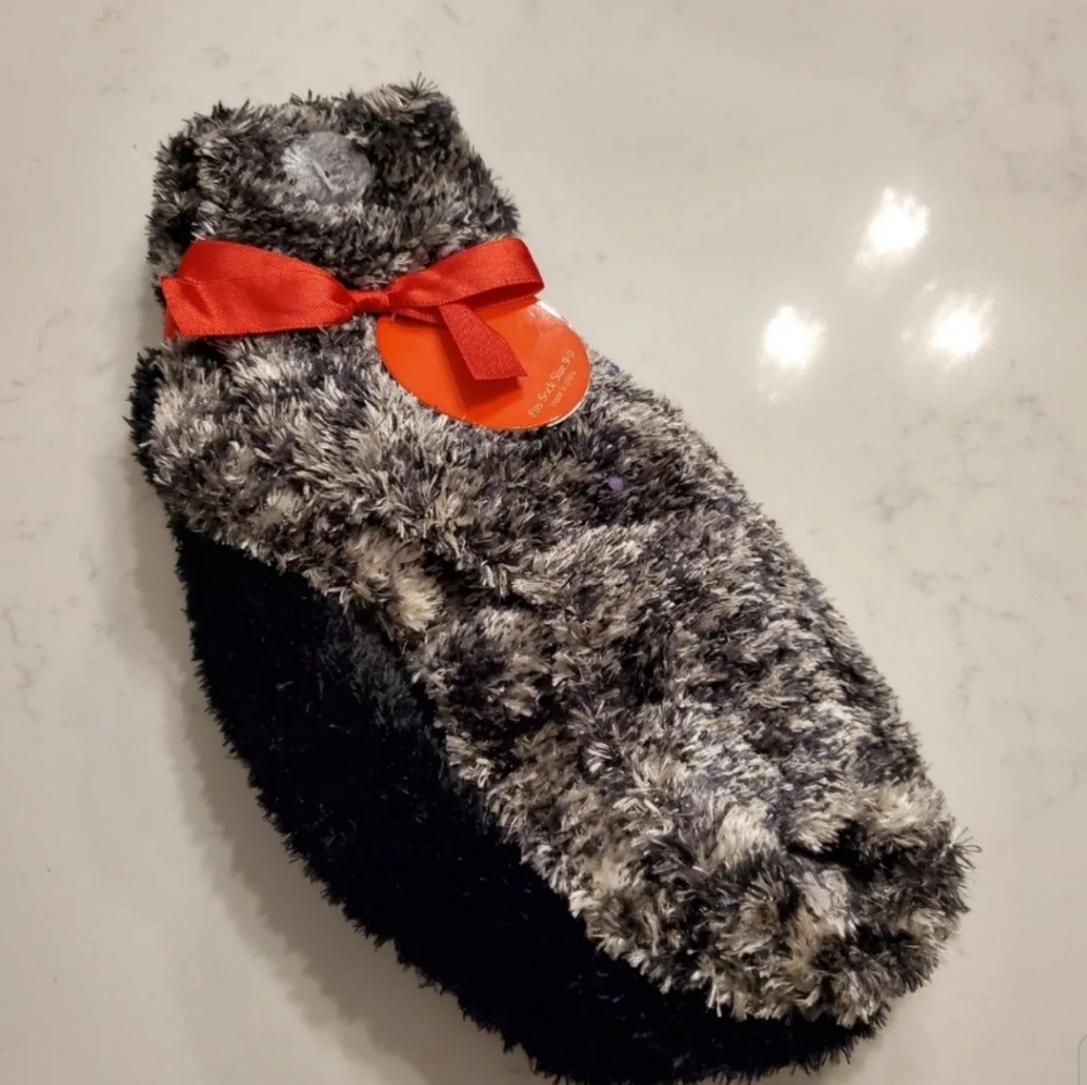 2 Pairs of Warm Fuzzy Socks
